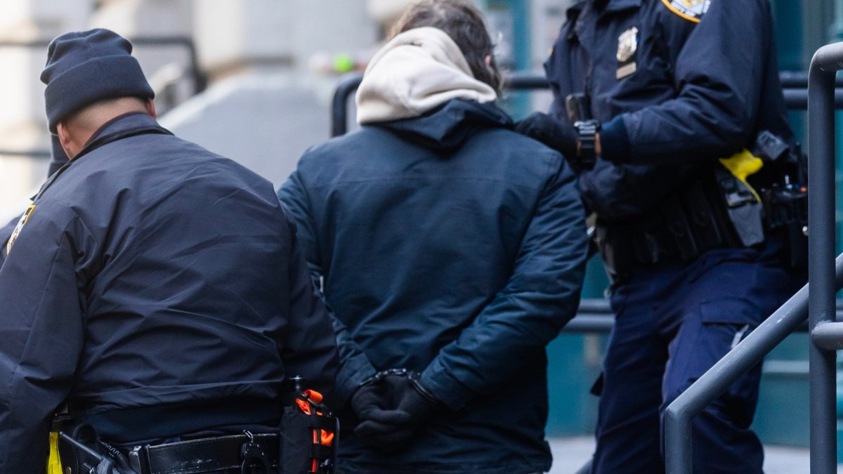 Alleged Taylor Swift stalker arrested for 3rd time in 5 times near her house in New York City, law enforcement say