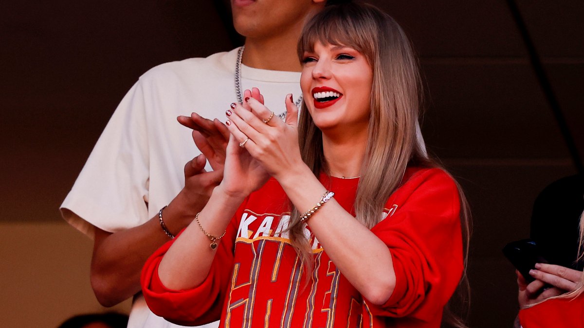 Taylor Swift could attend Super Bowl despite Japan concert Report