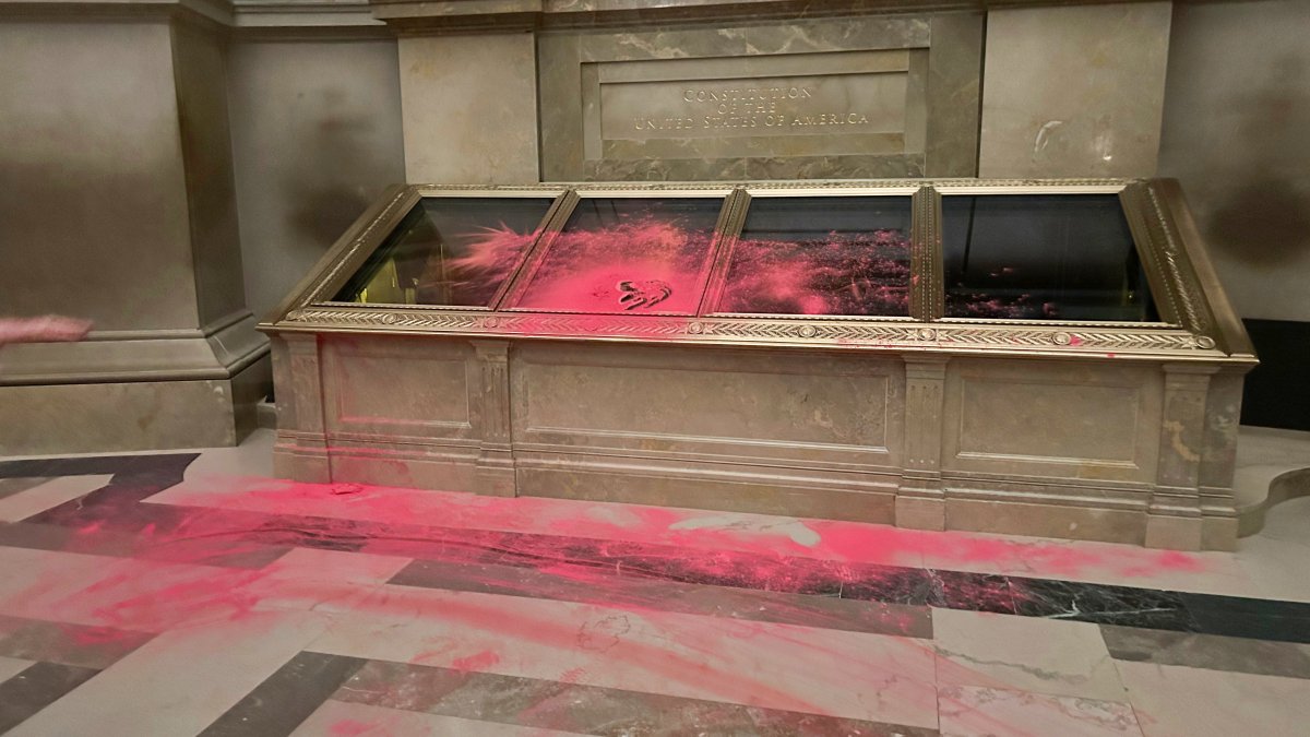 National Archives close after red powder dumped on Constitution display – NBC 6 South Florida - Vimarsana News