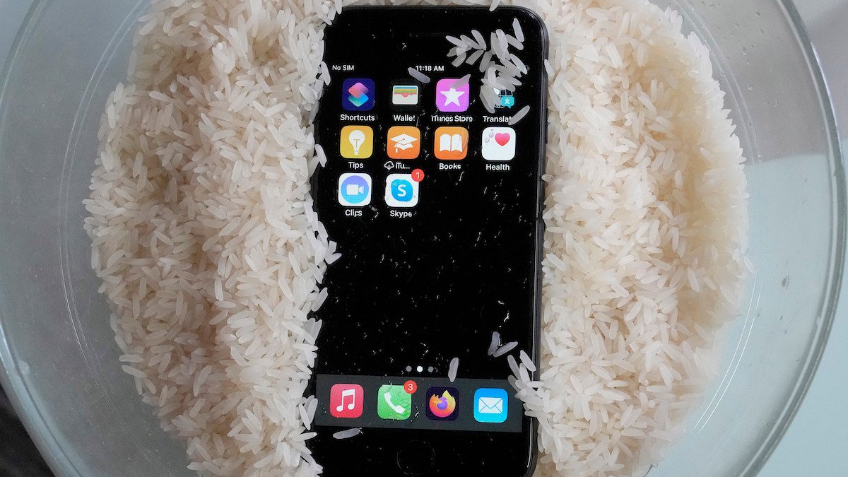 How do I dry out my iPhone or Android if it gets soaked in water? – NBC 6 South Florida - Vimarsana News