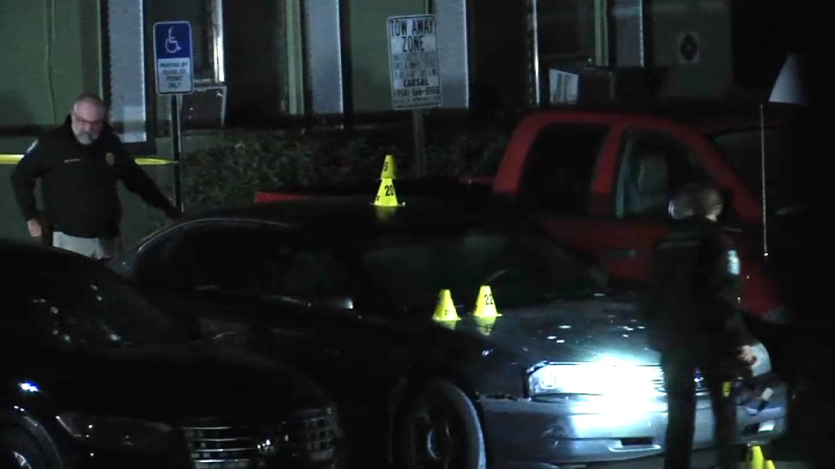 Man dead, woman injured after double shooting in Hollywood: Police ...