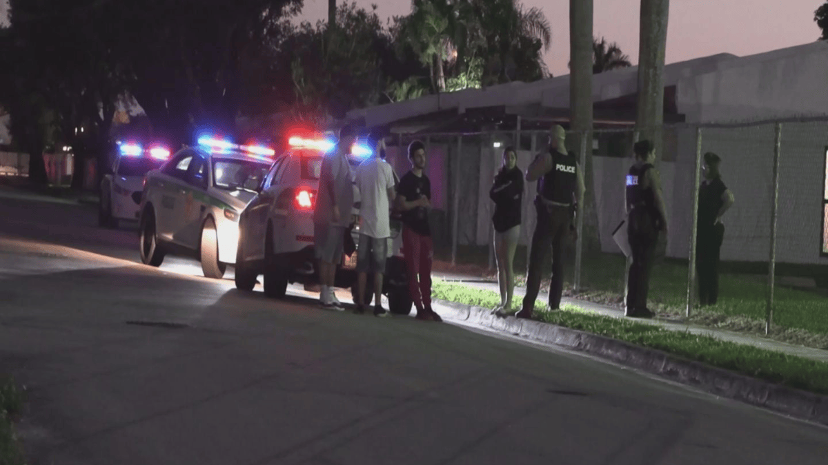 Man hospitalized after being stabbed by suspect who then stole his car in Miami-Dade – NBC 6 South Florida - Vimarsana News