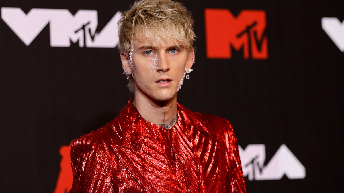 Device Gun Kelly debuts new glimpse right after masking tattoos in black ink