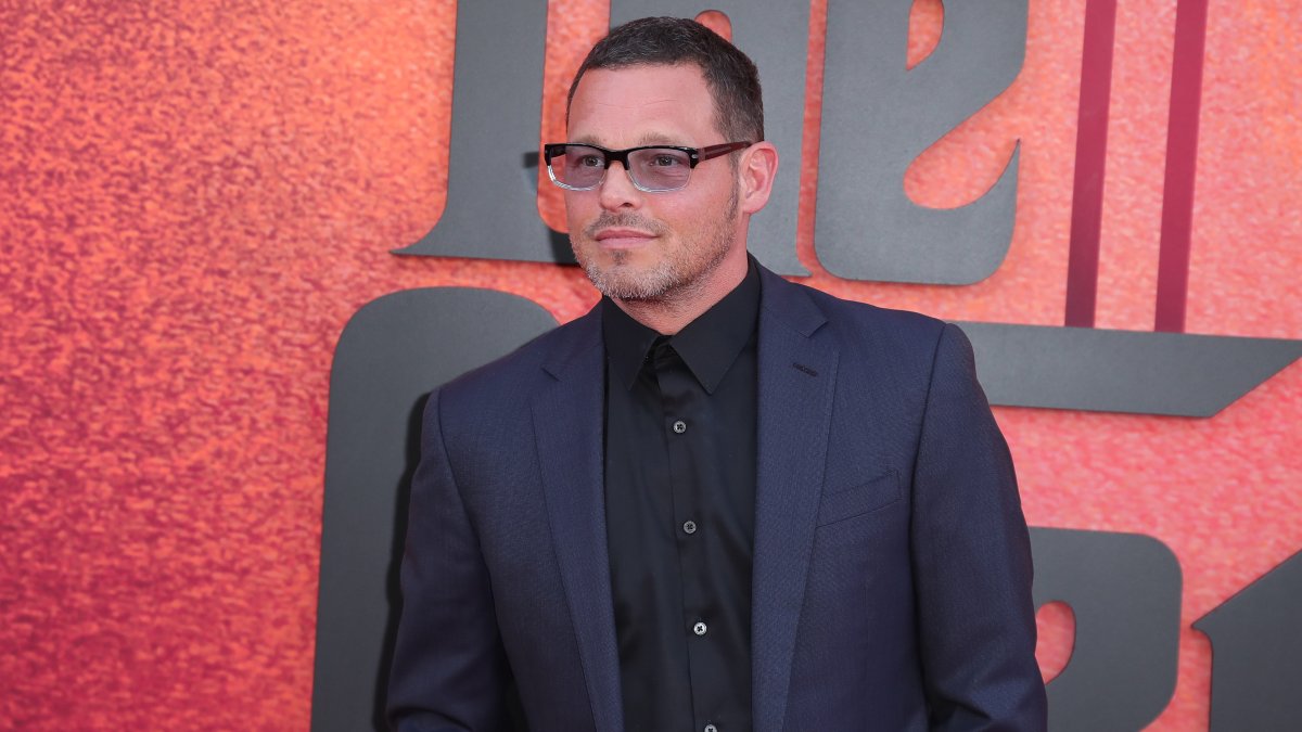 Justin Chambers presents rare glimpse into daily life with 4 daughters