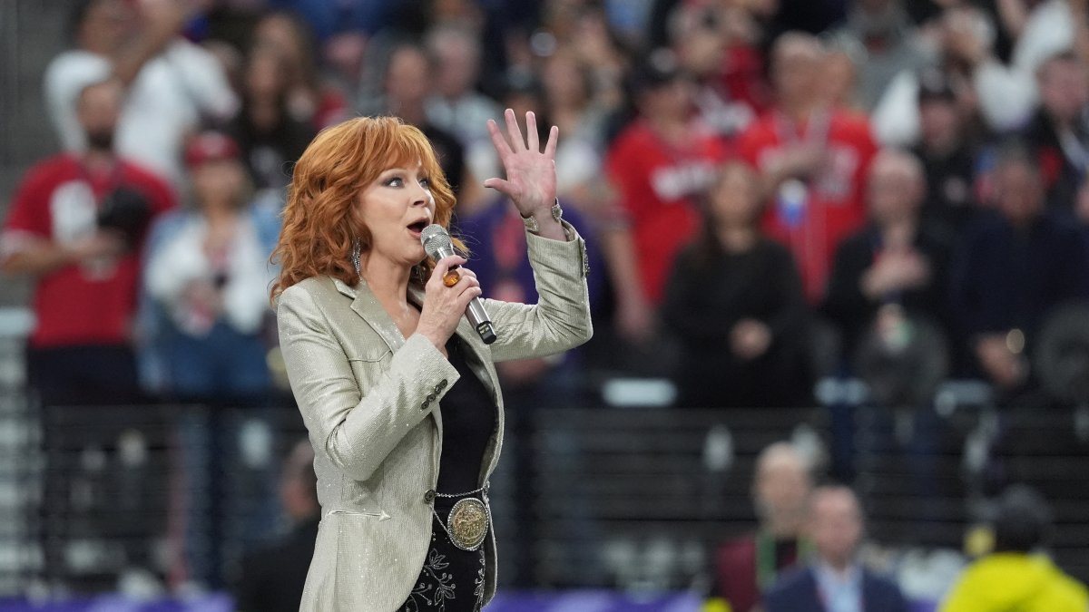 Watch Reba McEntire sing the national anthem in advance of the Super Bowl