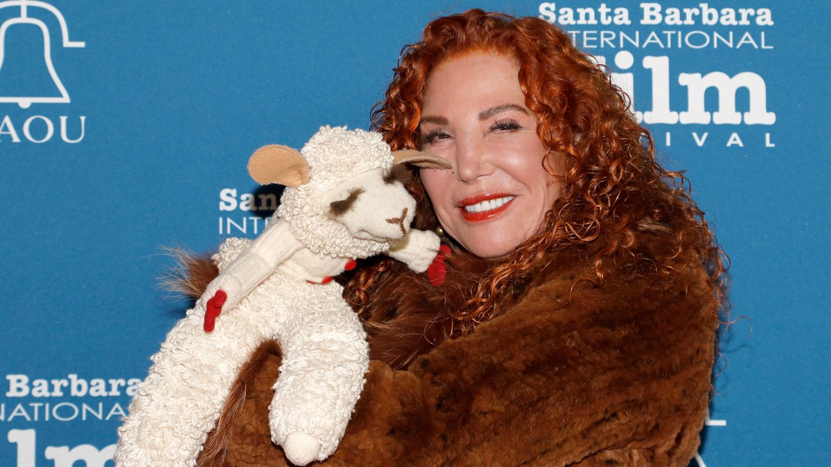 How Shari Lewis&#039 daughter is continuing her mom&#039s Lamb Chop legacy
