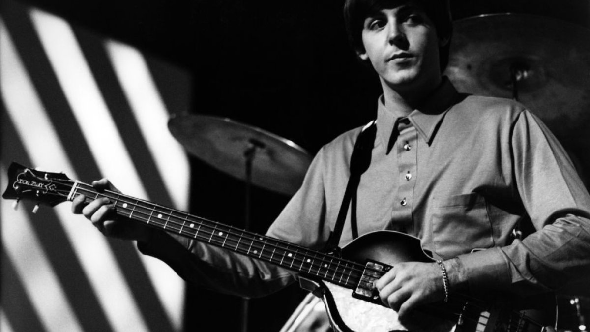 Paul McCartney reunited with his initially bass guitar that was stolen in 1972 thanks to ‘Lost Bass Job&#039