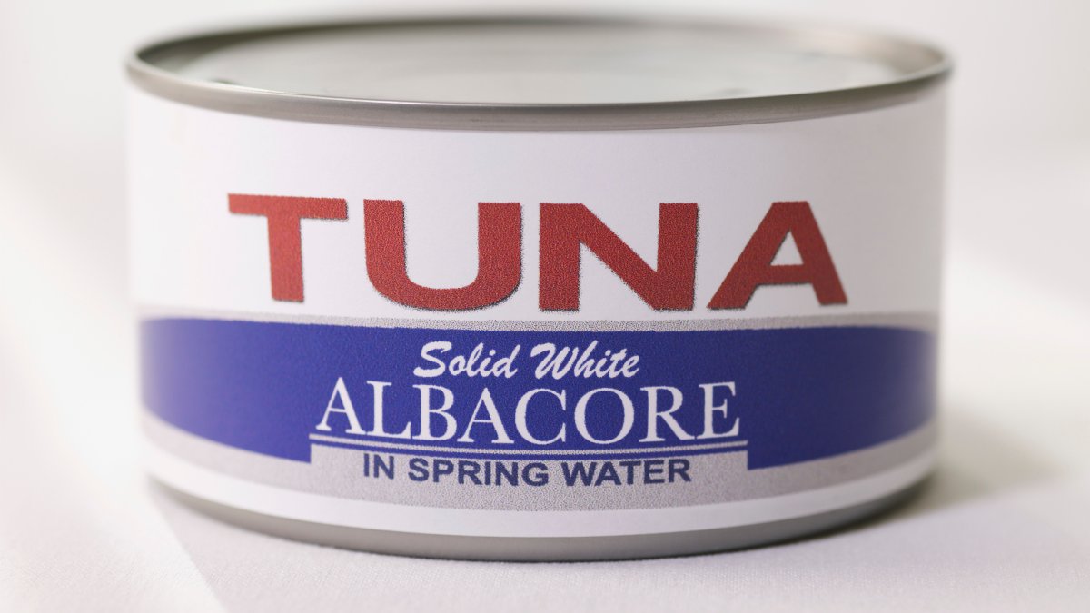 Girl orders a 5 ashtray, gets a can of tuna instead