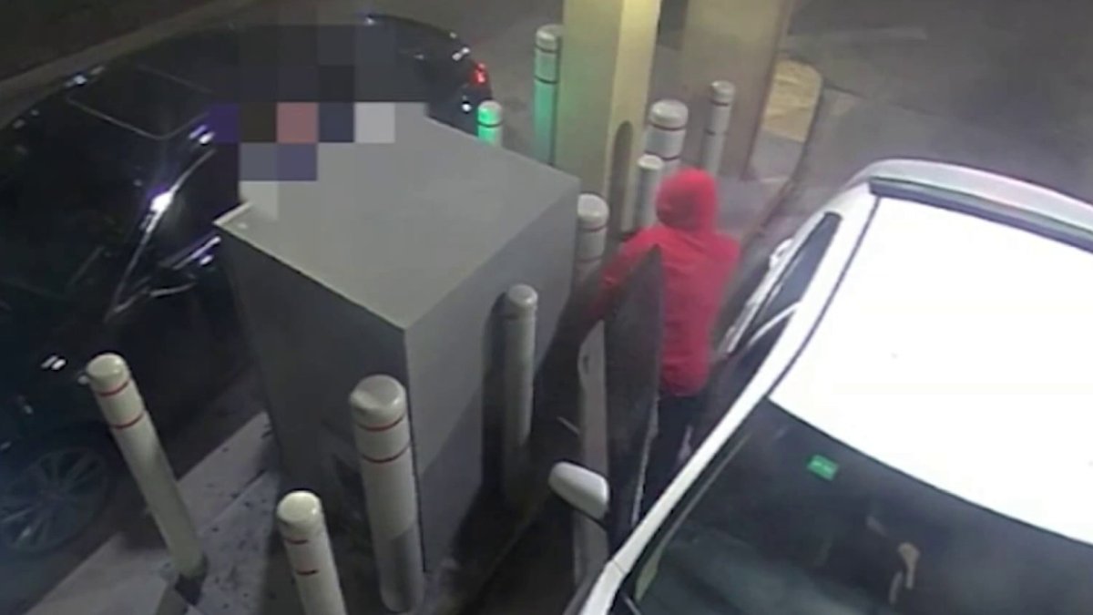 Surveillance shows man getting robbed at gunpoint at Hialeah drive-thru ...