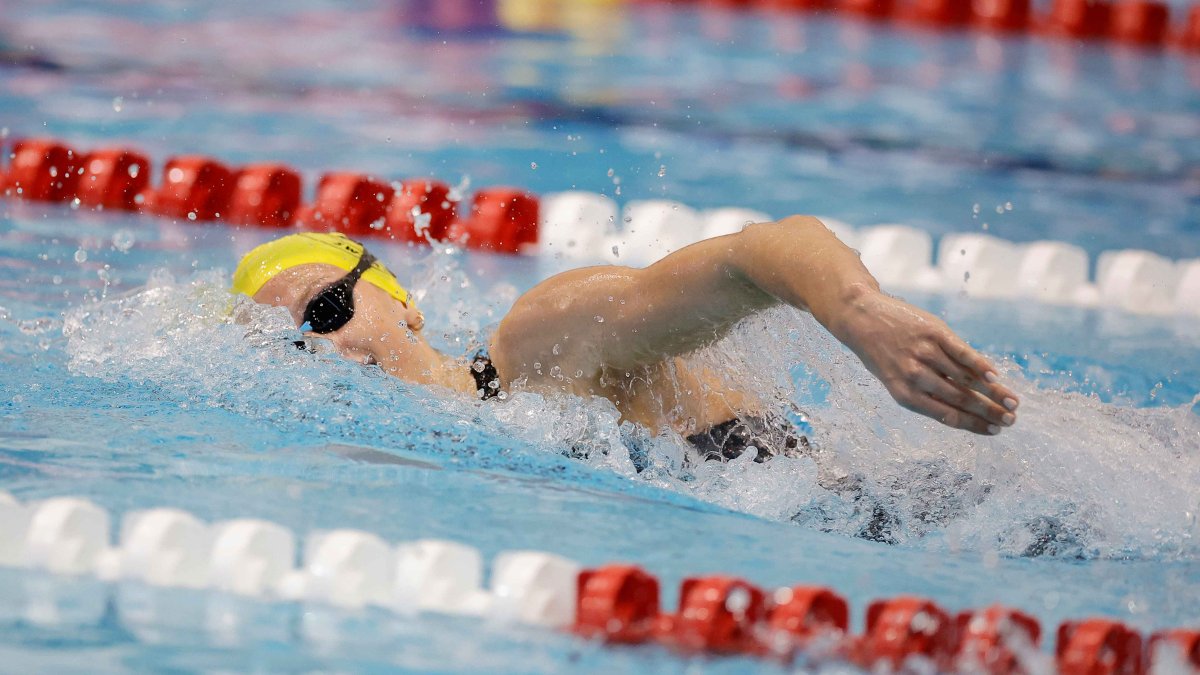 McIntosh dethrones Ledecky in 800m freestyle, snapping American