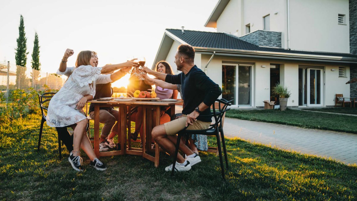 Adding features, such as an outdoor TV or pizza oven, can help sell your home for over $10,000 more, research finds - Vimarsana News