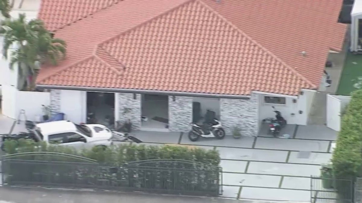 Video shows man barricaded in Hialeah home surrounded by SWAT personnel ...