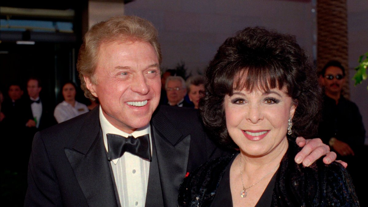 Steve Lawrence, singer, entertainer and fifty percent of popular stage duo Steve & Eydie, dies at 88