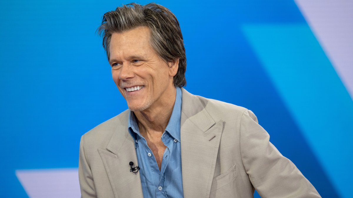 Kevin Bacon surprises college students of faculty the place ‘Footloose' was filmed by saying he's attending its promenade Kevin Bacon surprises college students of faculty the place ‘Footloose' was filmed by saying he's attending its promenade