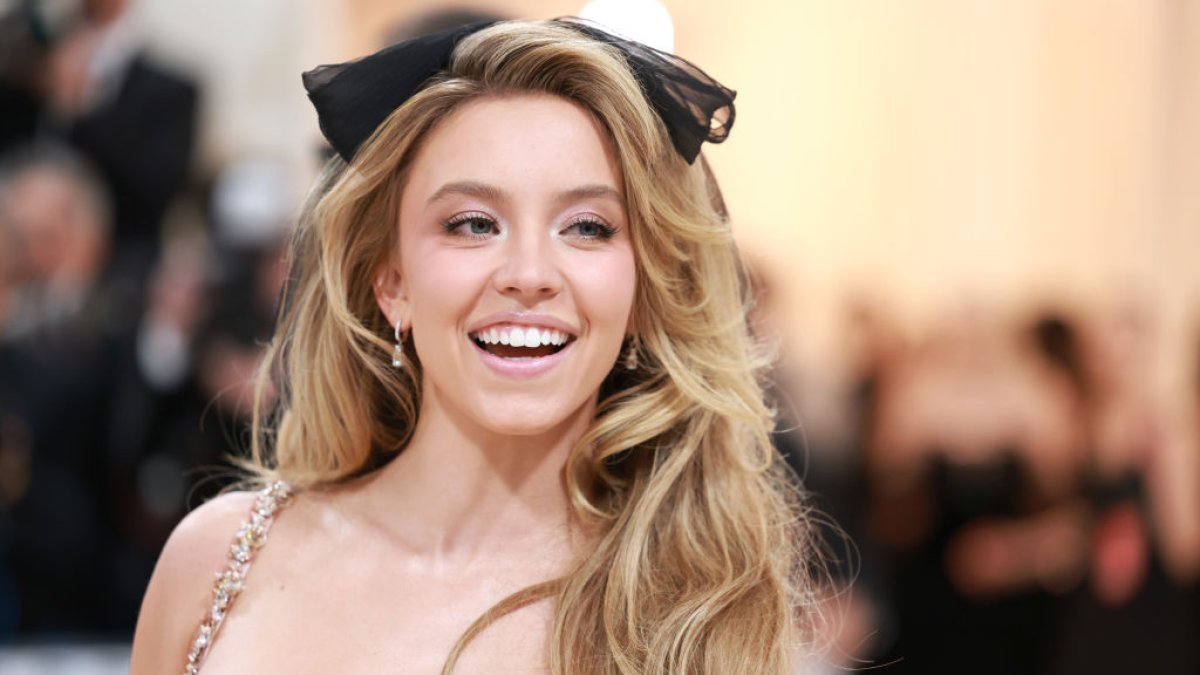 Sydney Sweeney says she's ‘trying to determine out how to offer' with men and women objectifying her as a young actor Sydney Sweeney says she's ‘trying to determine out how to offer' with men and women objectifying her as a young actor