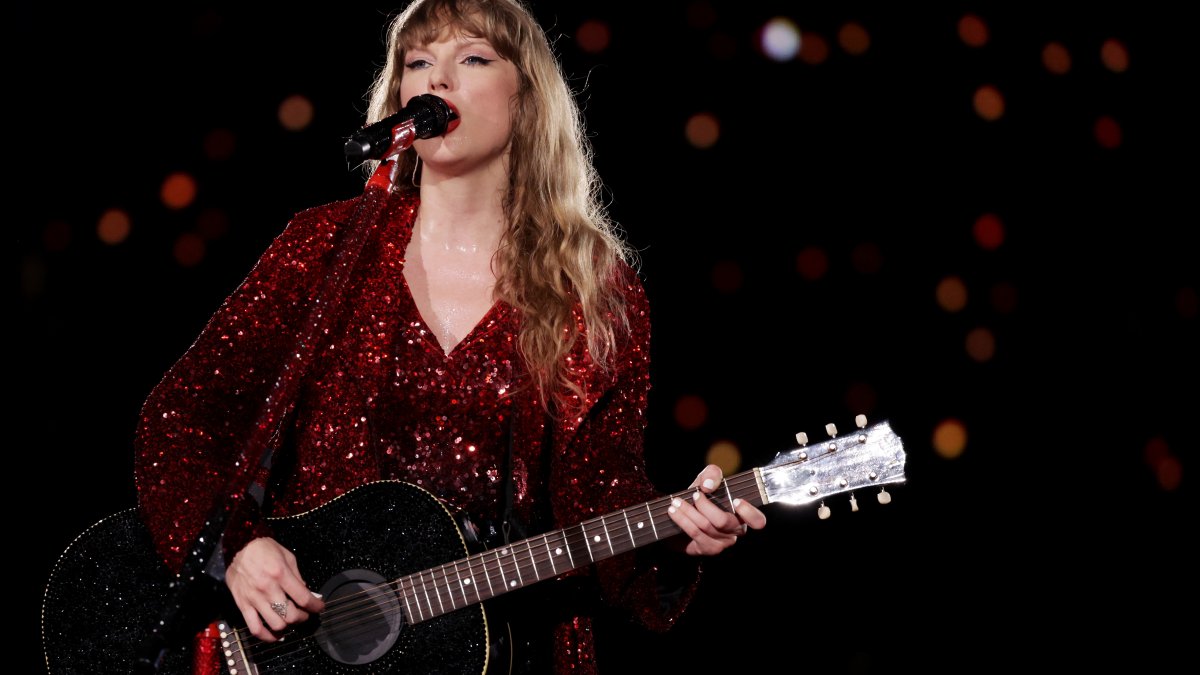 How static sounds from Taylor Swift&#039s new album is No. 1 on iTunes