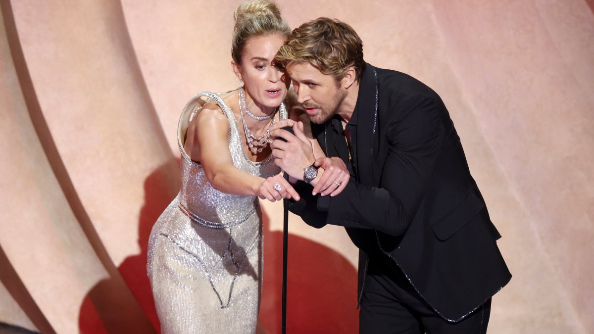 Emily Blunt and Ryan Gosling reignite &#039Barbenheimer&#039 battle at Oscars