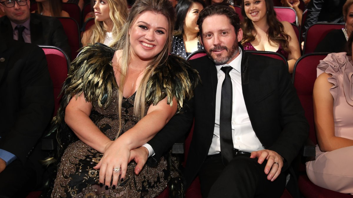 Kelly Clarkson sues ex Brandon Blackstock amid 3-year legal battle