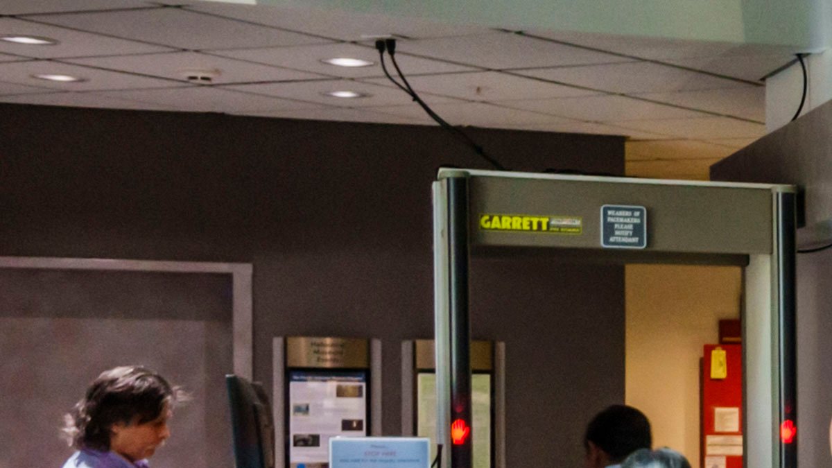 Broward Schools approves plan to use walk-through metal detectors at ...