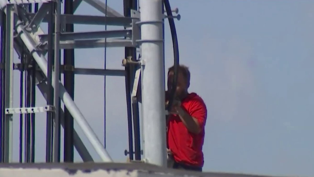 Man in custody after climbing cell tower in Miami – NBC 6 South Florida