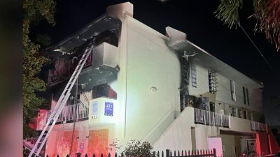 14 people displaced after apartment building catches fire in Little Havana
