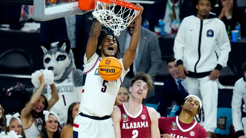 UConn guard Stephon Castle (5) dunks over Alabama forward Grant Nelson (2)