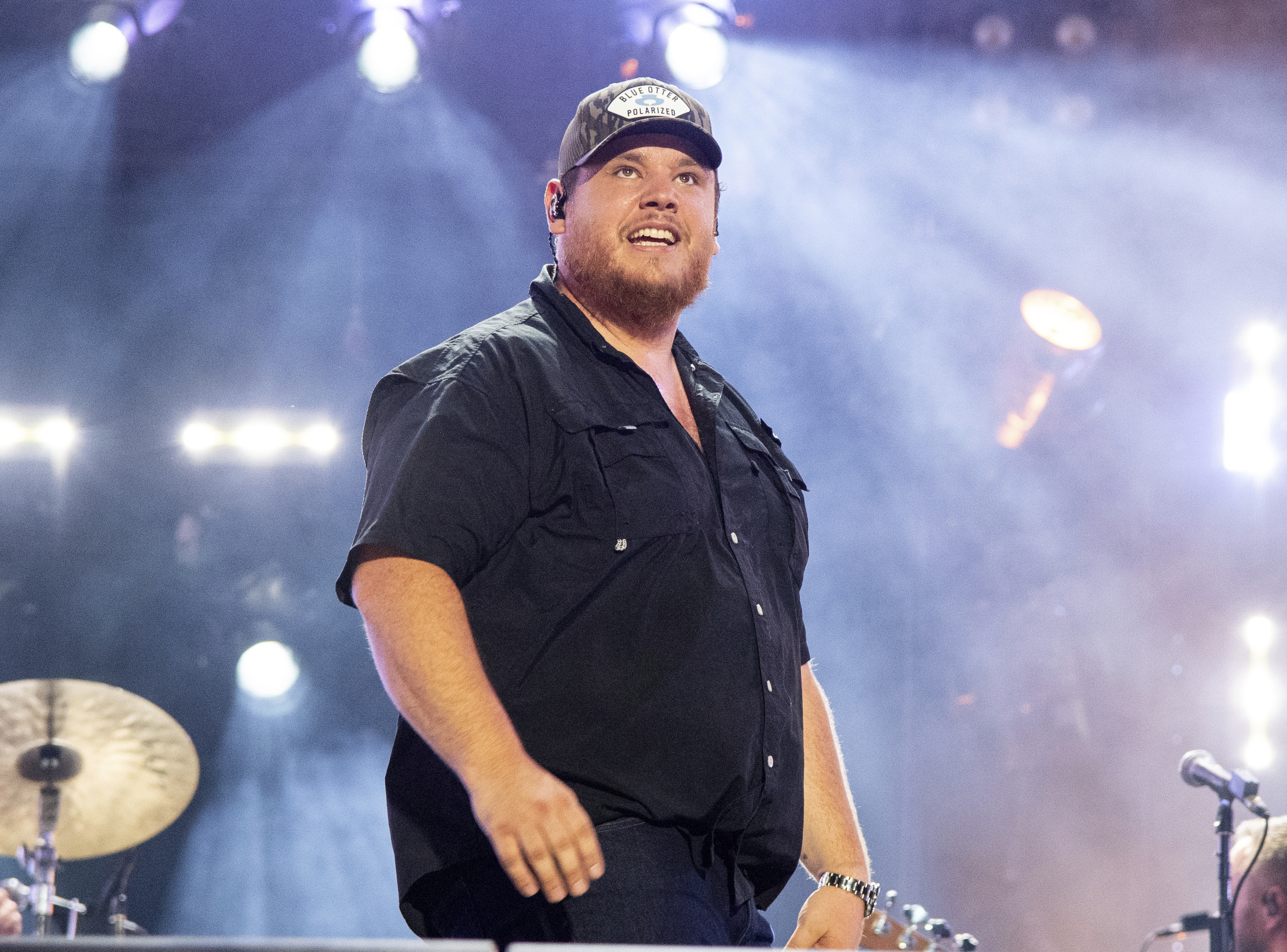 Luke Combs gets cold feet at 103 floors, skips Skydeck in Chicago