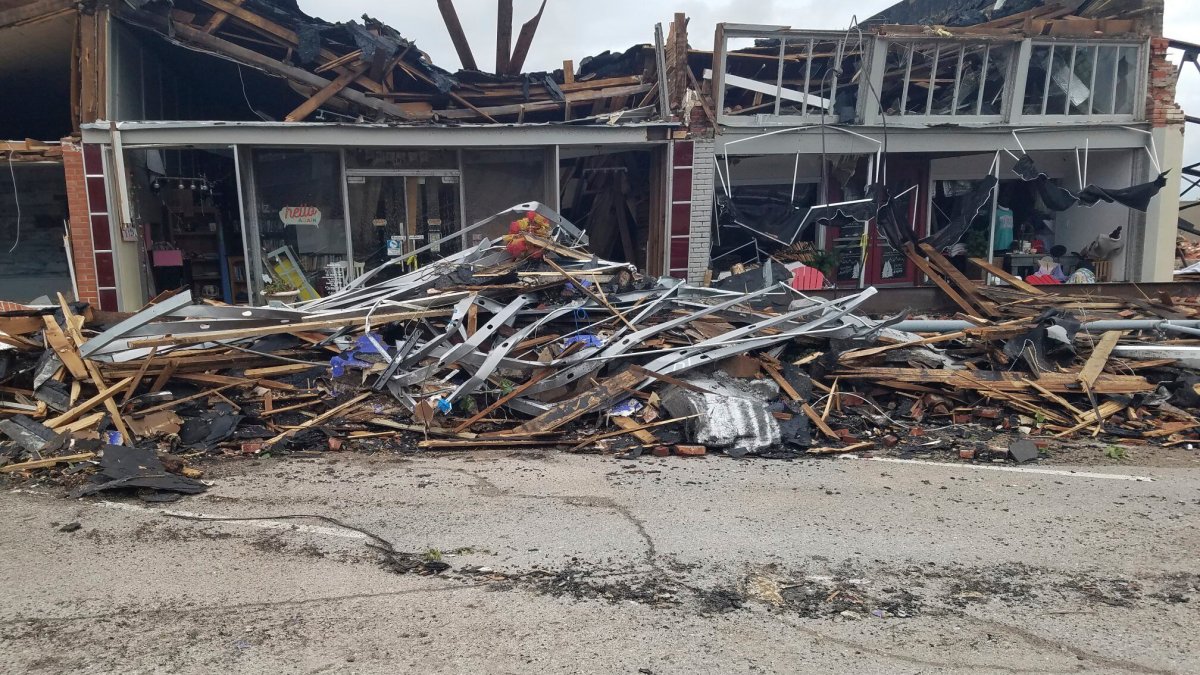 Tornado devastates small Oklahoma town, residents react – NBC 6 South Florida - Vimarsana News