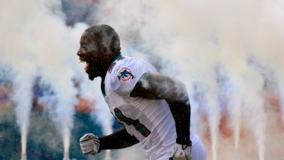 “A beautiful light”: Channing Crowder reflects on former Miami Dolphin teammate Vontae Davis after tragic death