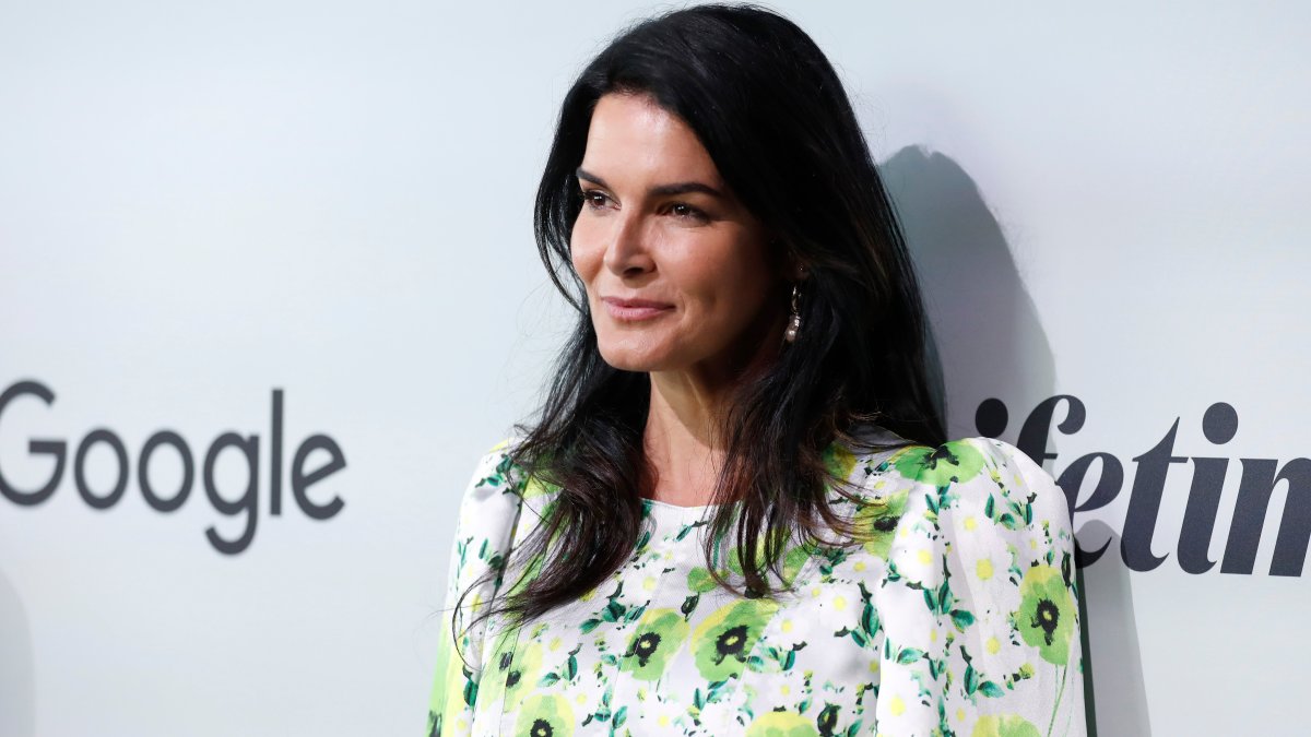 &#039Legislation & Buy&#039 star Angie Harmon says Instacart deliveryman shot and killed her family&#039s doggy