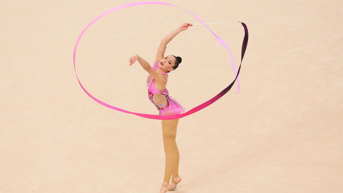 Pin's Officiel Gymnastique Rythmique - Jeux Olympiques De Paris 2024, Multicolore, Neuf