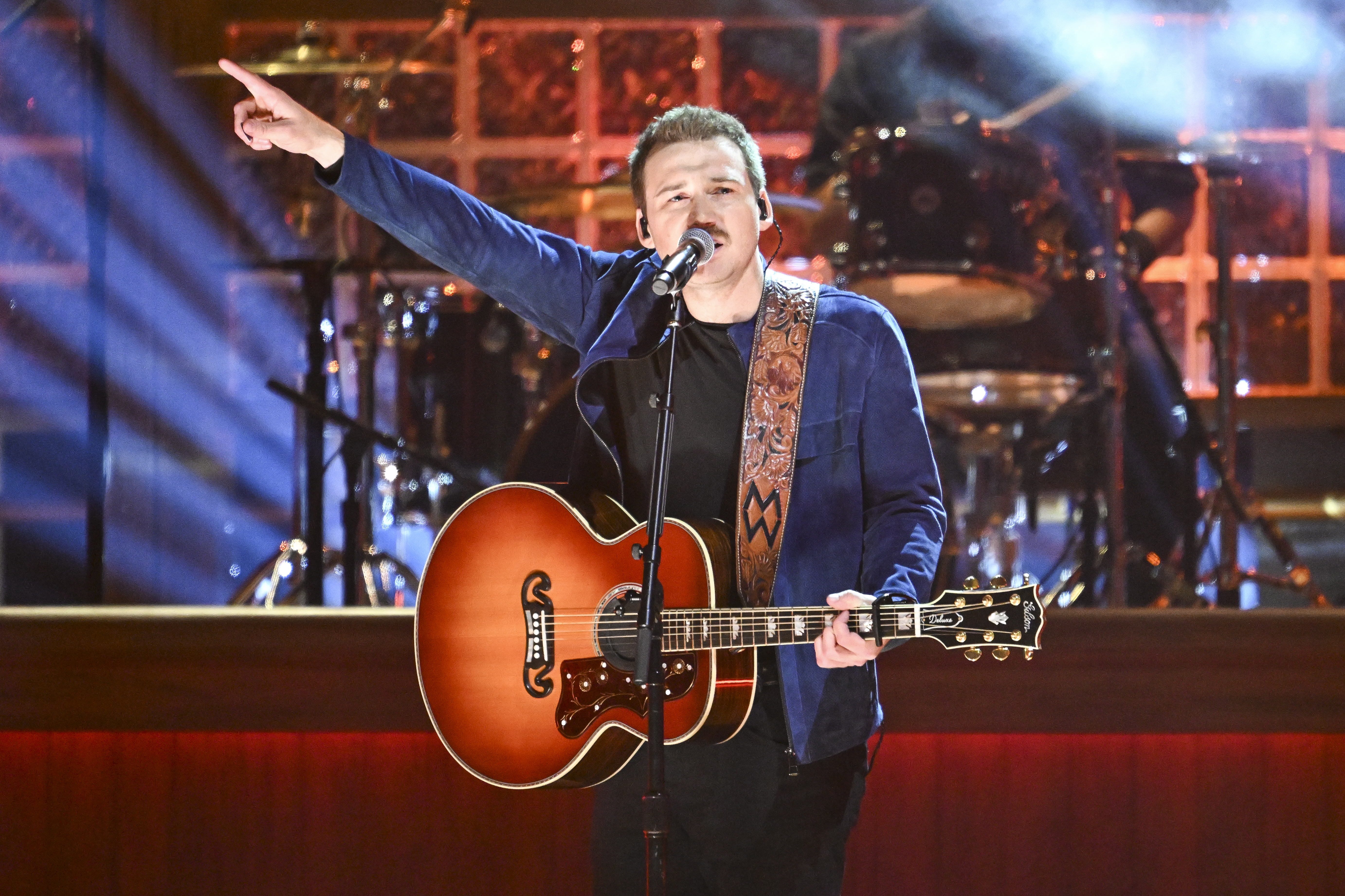 Morgan Wallen arrested right after throwing chair from rooftop of Nashville bar, police say