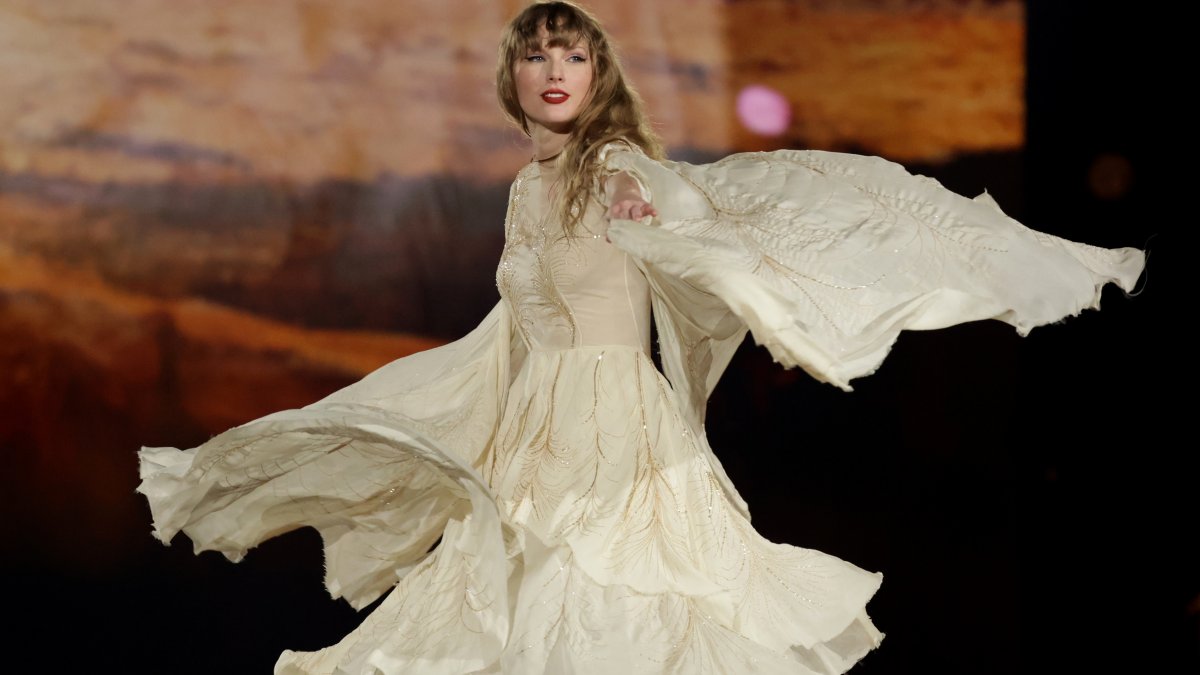 Taylor Swift&#039s Apple Music clues for ‘The Tortured Poets Section,&#039 discussed