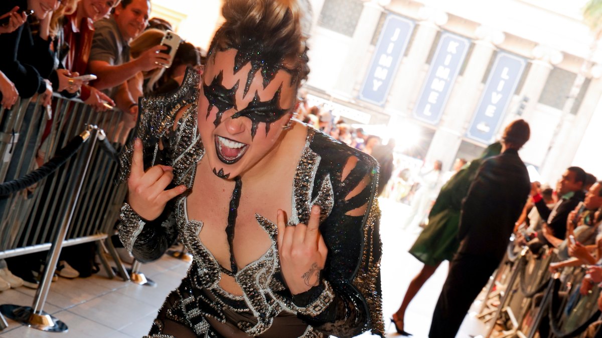 JoJo Siwa pushes back on criticism of her grownup era whilst debuting dramatic all-black seem JoJo Siwa pushes back on criticism of her grownup era whilst debuting dramatic all-black seem