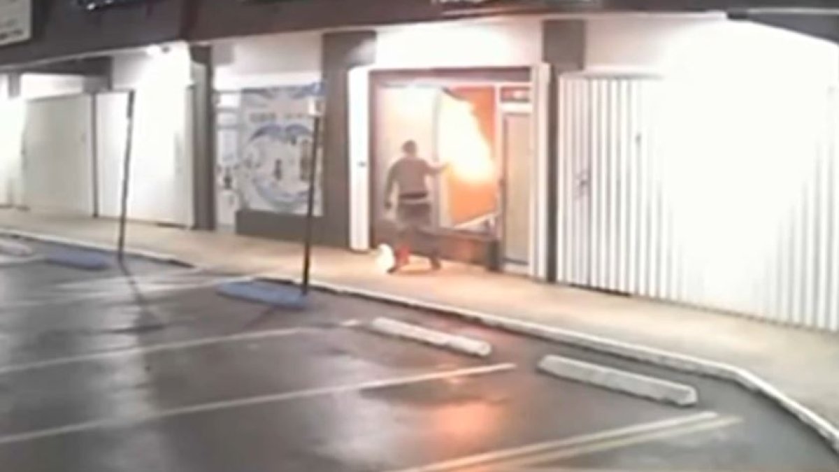 Arsonists captured on video setting fire to eyelash salon in Kendall, caught by camera -NBC 6 South Florida
