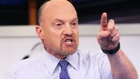 Cramer's week ahead: Labor report, plus GitLab and CrowdStrike earnings