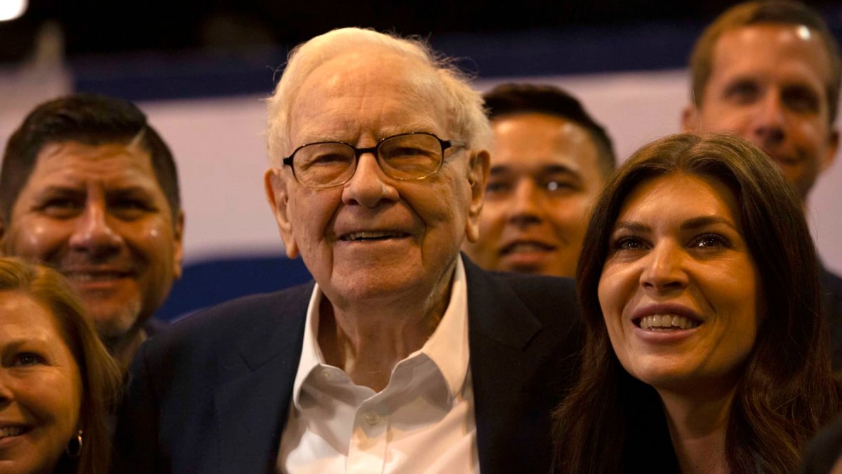 Warren Buffett mulls over his own mortality at this year's Berkshire Hathaway annual meeting - Vimarsana News