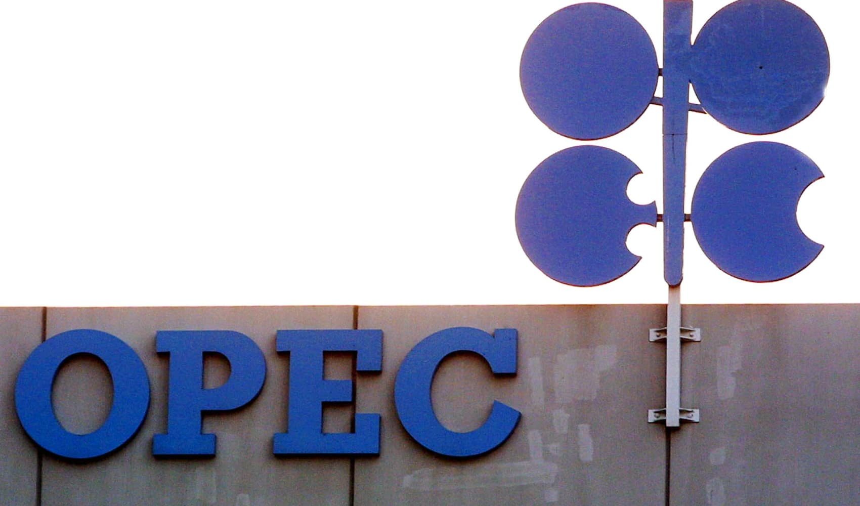 Oil alliance OPEC+ could extend production cuts this weekend as focus shifts away from Middle East tensions, sources say – NBC 6 South Florida - Vimarsana News