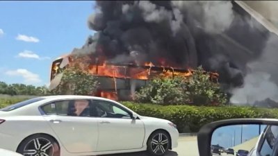 Transportation expert weighs in on tour bus fire on I-595