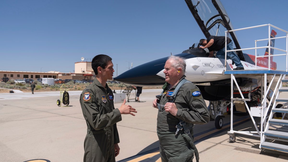 Air Force Secretary Frank Kendall goes on an AI-controlled fighter jet - Vimarsana News