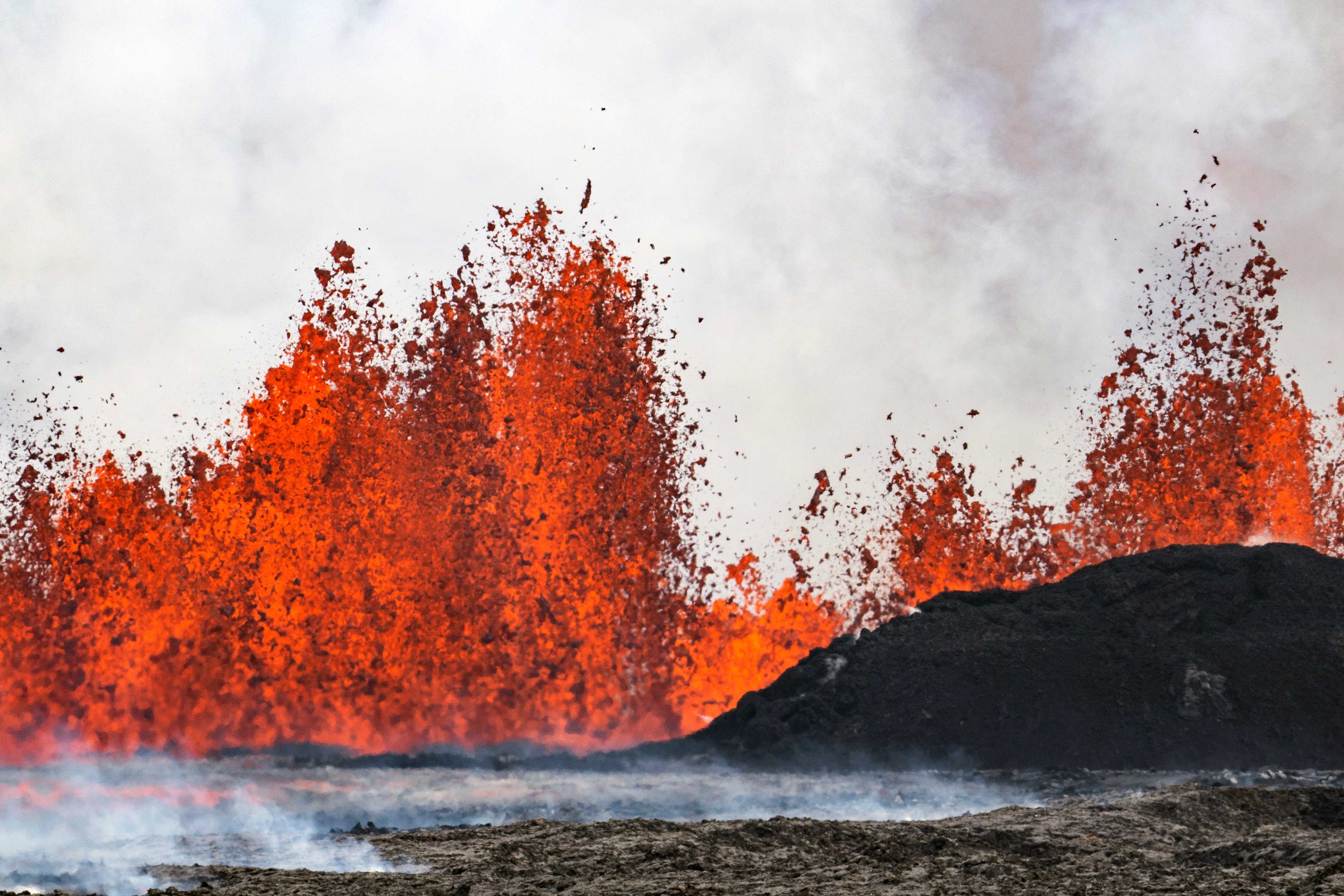 Iceland volcano erupts again, shooting lava into the sky – NBC 6 South Florida - Vimarsana News