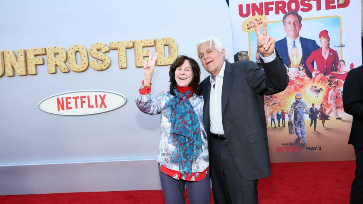 Jay Leno and wife Mavis make red carpet appearance amid her dementia diagnosis - Vimarsana News