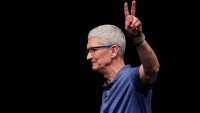 Apple shares pop to record high after company unveils AI software