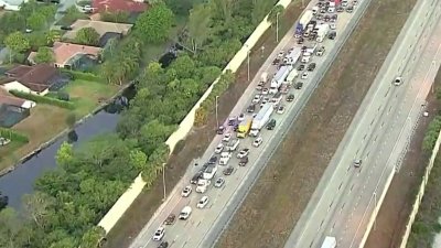 3 lanes closed on Sawgrass Expressway; police investigate