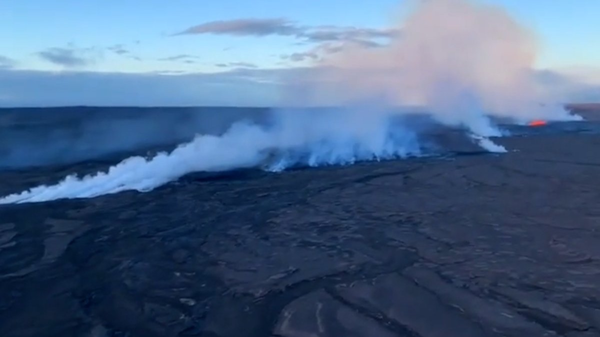 Hawaii’s Kīlauea volcano erupts in a remote area, causes no disruption ...