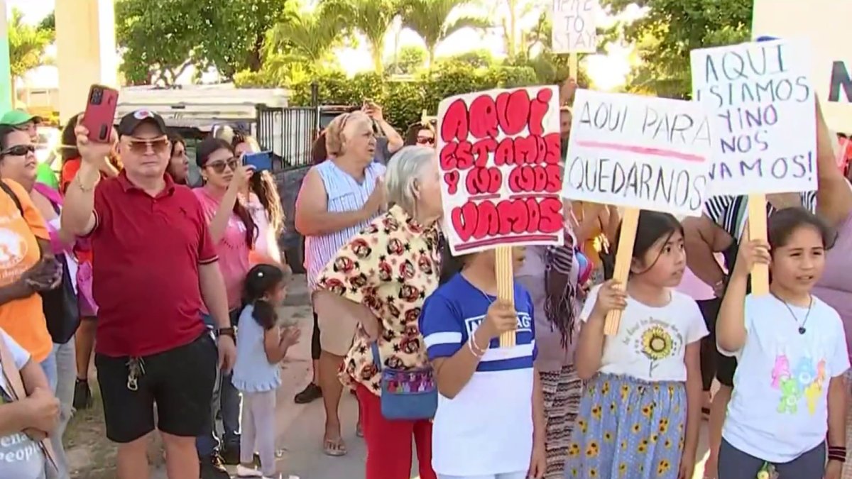Palm Lakes mobile home park resident protest eviction notices – NBC 6 South Florida