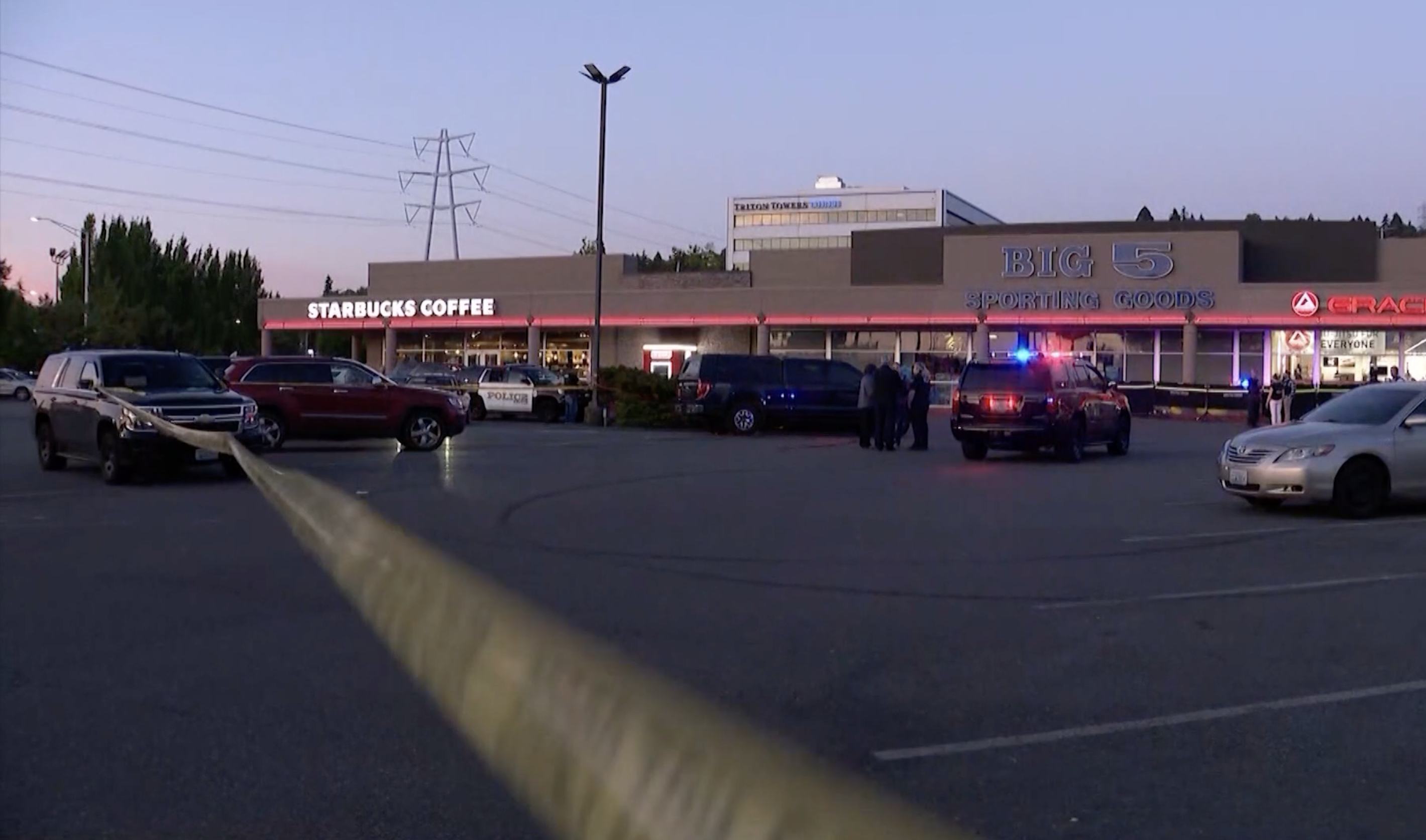 Seattle guard accused of killing teen outside shopping mall, police say – NBC 6 South Florida - Vimarsana News