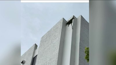 Pembroke Pines building struck by lightning: Police