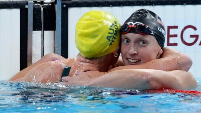 HIGHLIGHT: Katie Ledecky wins bronze in 400m freestyle final