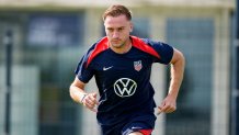 BORDEAUX, FRANCE - JULY 16: Djordje Mihailovic warms up during USMNT U23 training on July 16, 2024 in Bordeaux, France. (Photo by Andrea Vilchez/ISI/Getty Images)